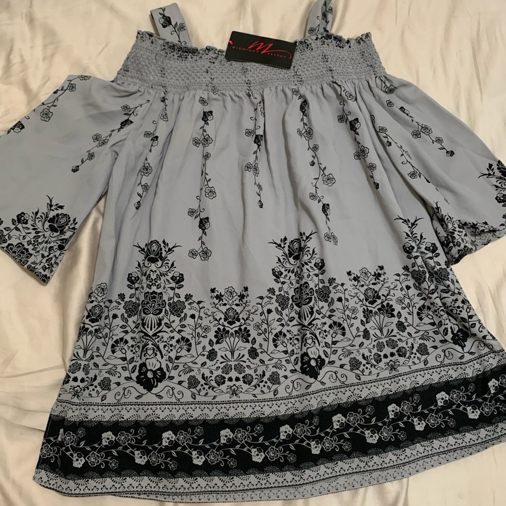 💙 3/20 Midnight velvet gray top